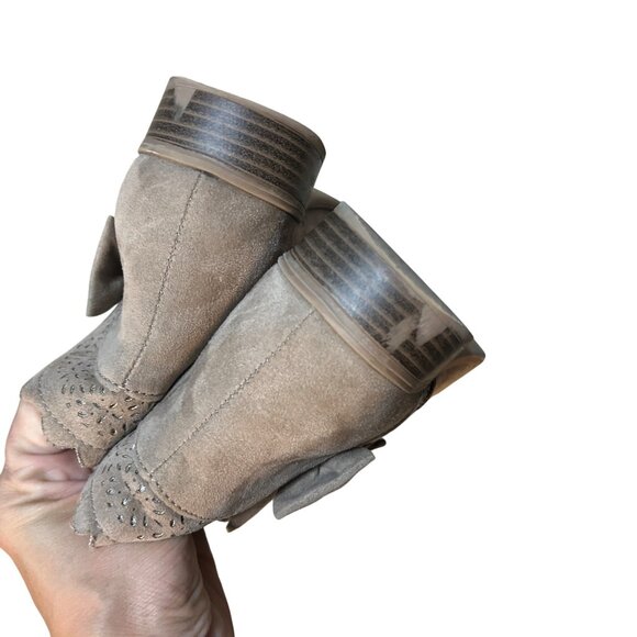 SO Girls Tan Scalloped Suede Ankle Boots Bow & Side Zipper SIZE 5 SO-ANKLE-TAN-5 - Picture 5 of 7